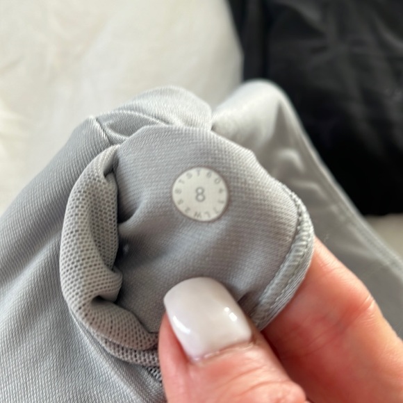 Lululemon sports bra good condition size 8 cris cross back really nice - Picture 3 of 6